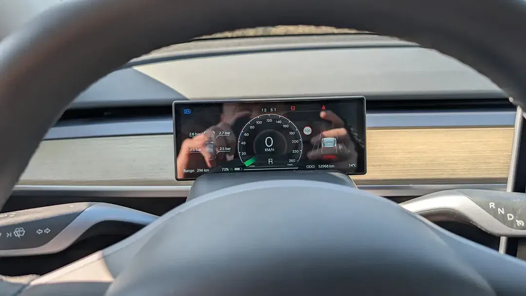 Tesla Model Y RWD Performance Standard Range - Thumbnail 8