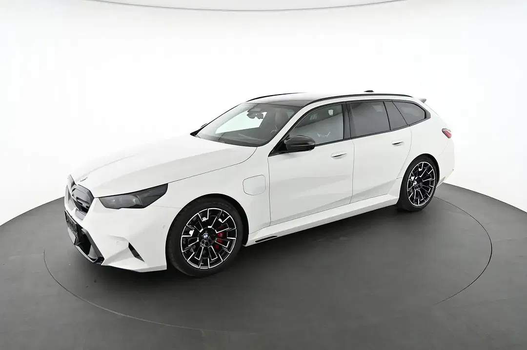 BMW M5 - Thumbnail 3