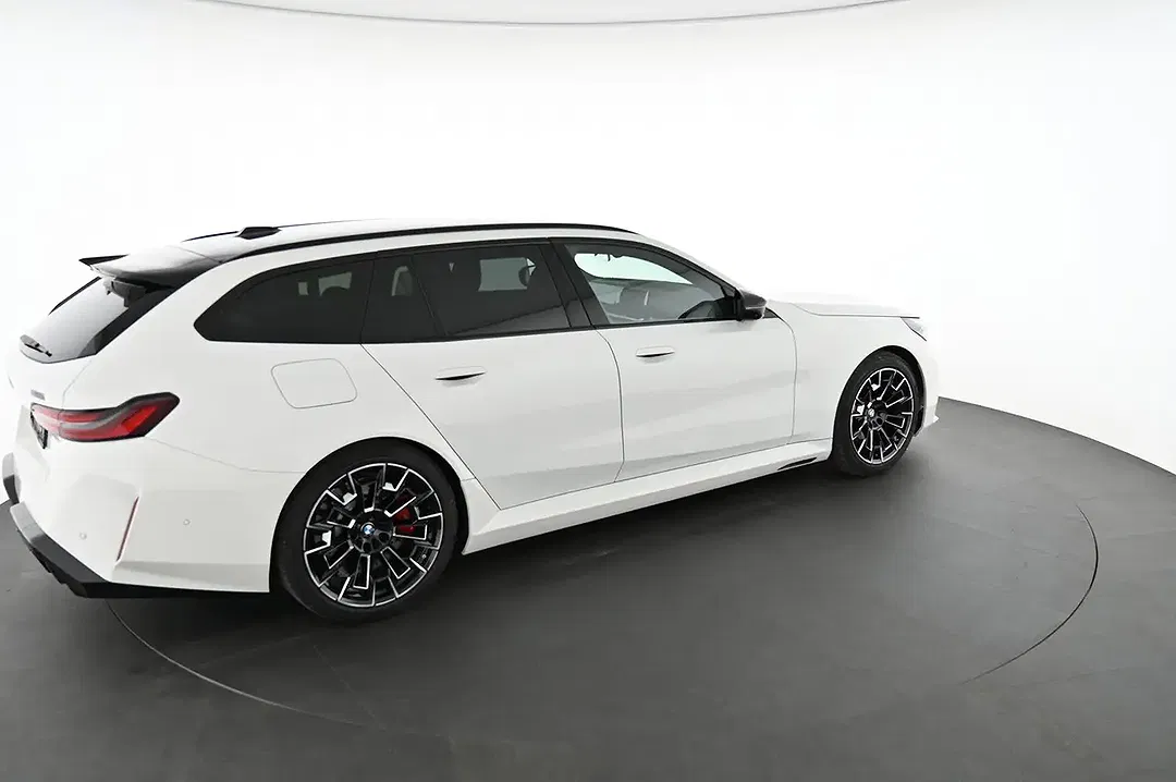 BMW M5 - Thumbnail 4