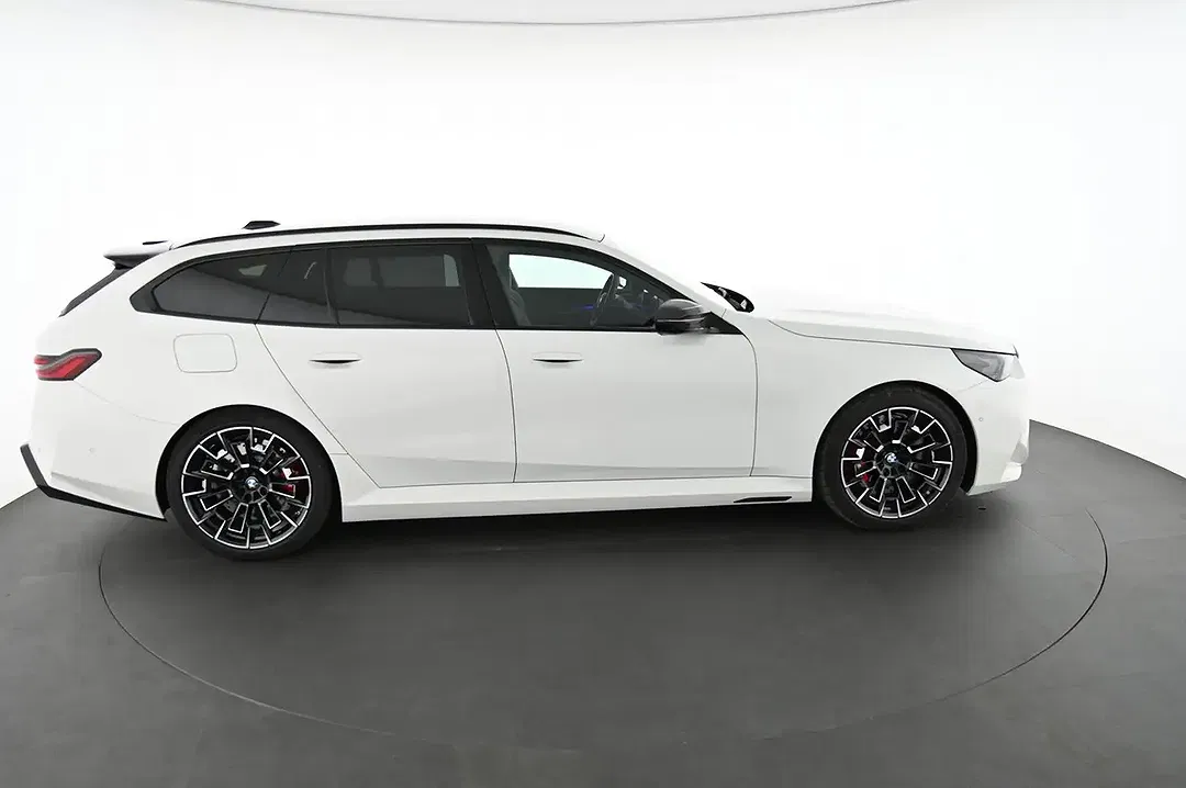 BMW M5 - Thumbnail 6