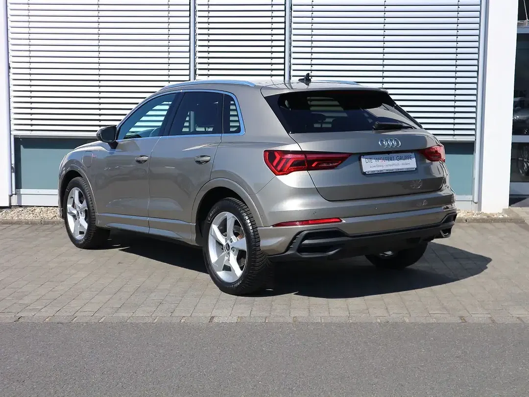 Audi Q3 45 TFSI e S line - Thumbnail 3