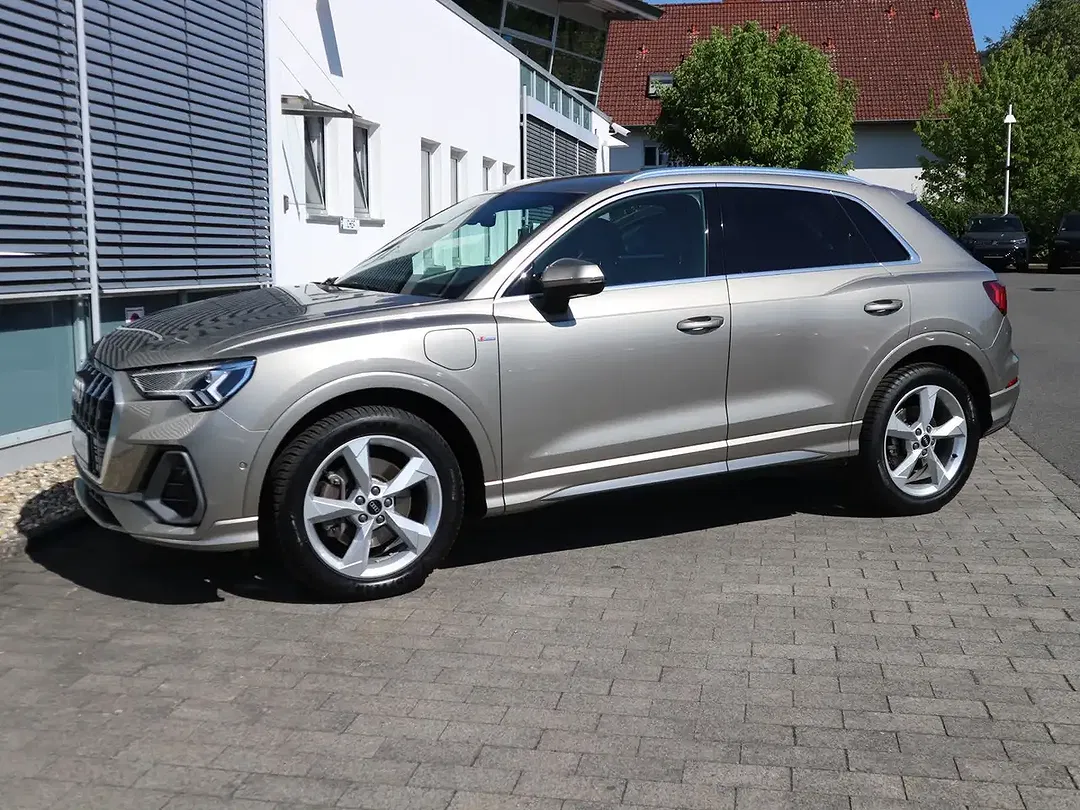 Audi Q3 45 TFSI e S line - Thumbnail 4