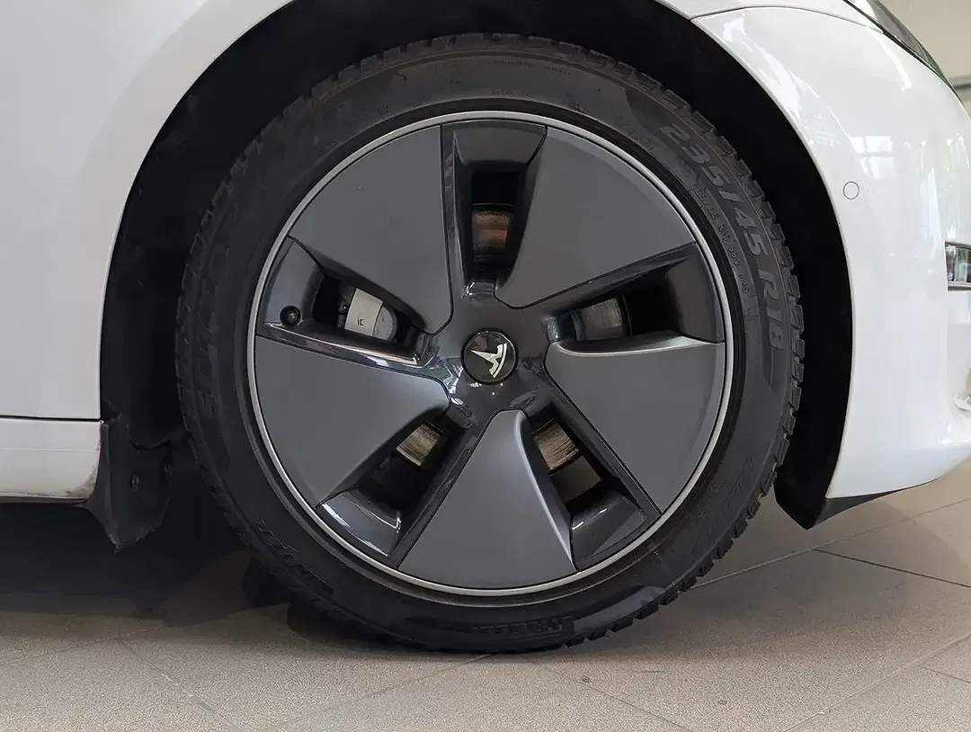 Tesla Model 3 AWD Dual Motor Long Range - Thumbnail 10