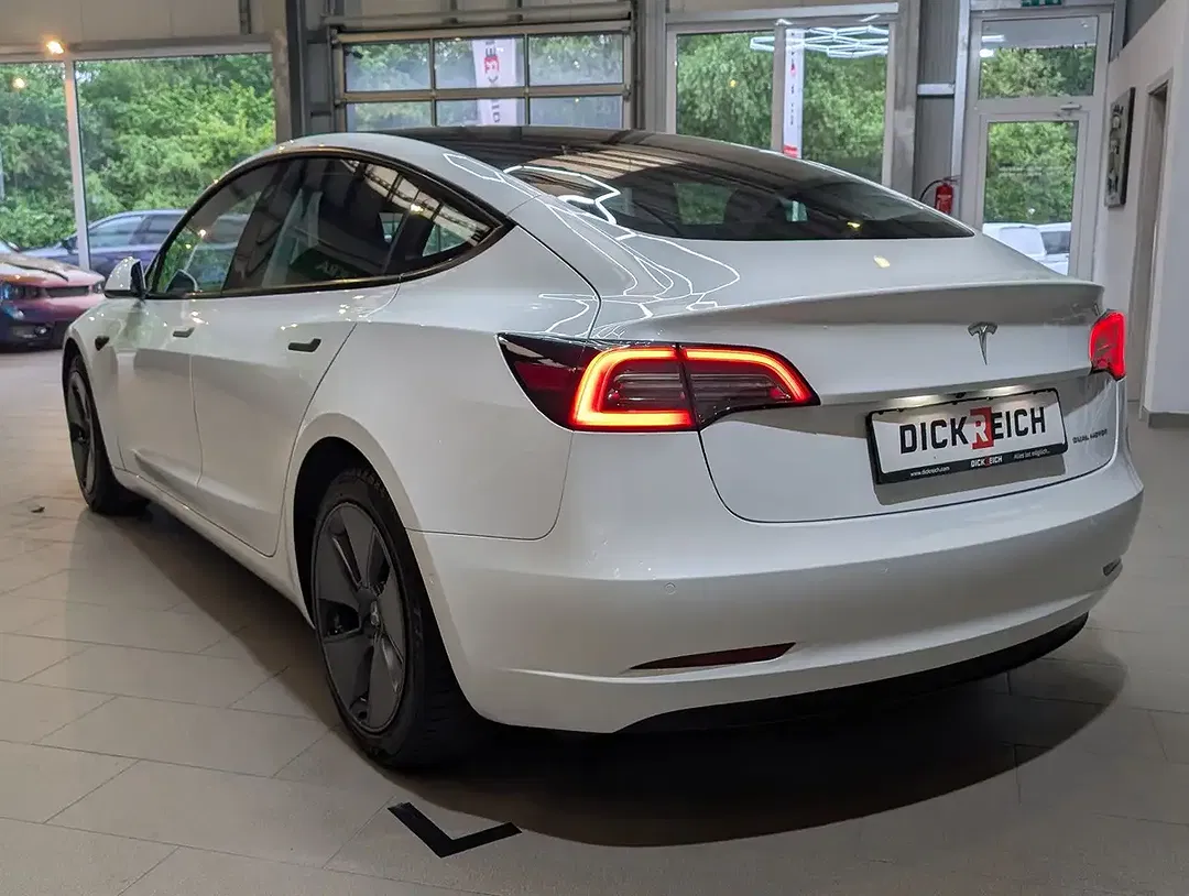 Tesla Model 3 AWD Dual Motor Long Range - Thumbnail 3