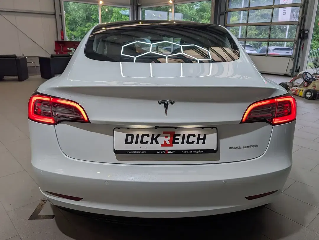 Tesla Model 3 AWD Dual Motor Long Range - Thumbnail 4