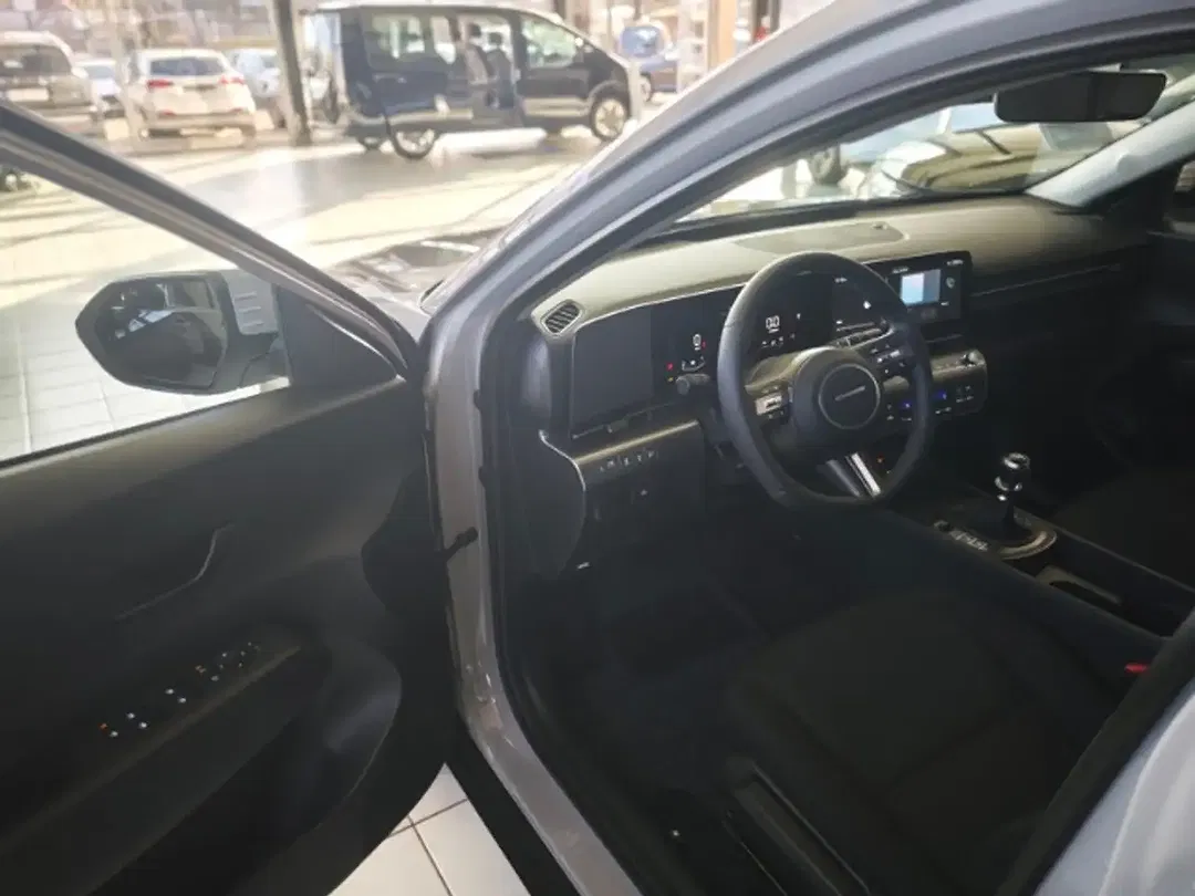 Hyundai KONA Select - Thumbnail 7