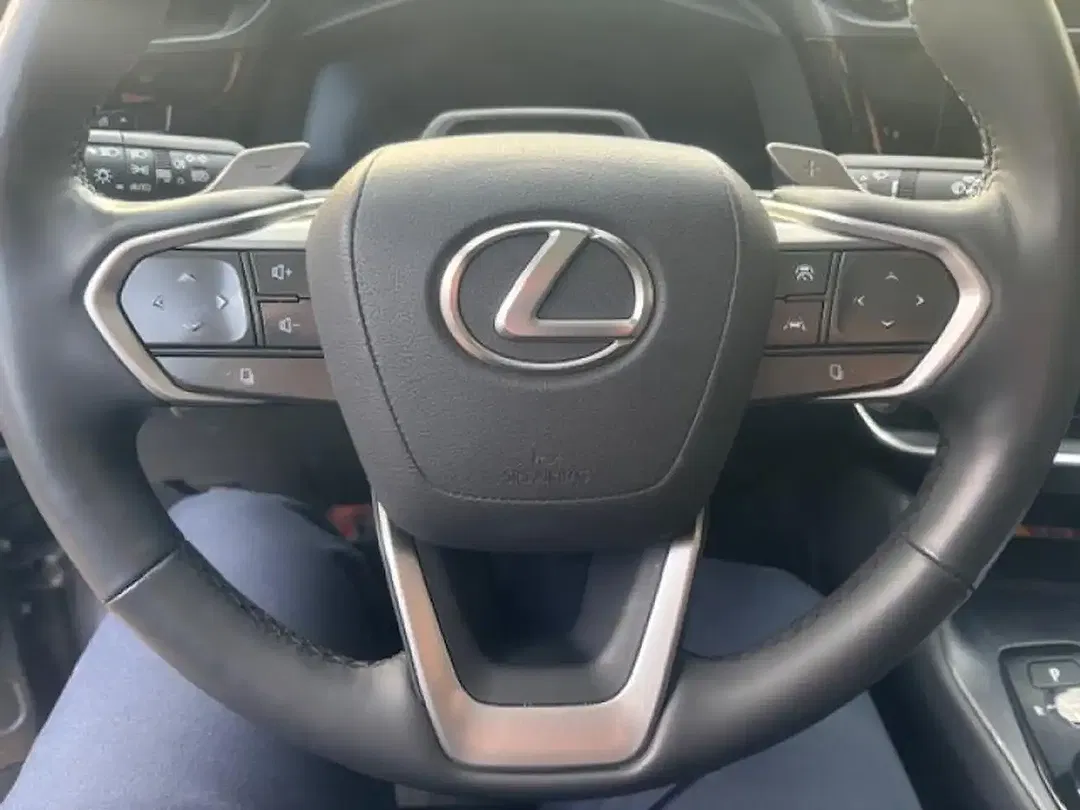 Lexus RZ - Thumbnail 11