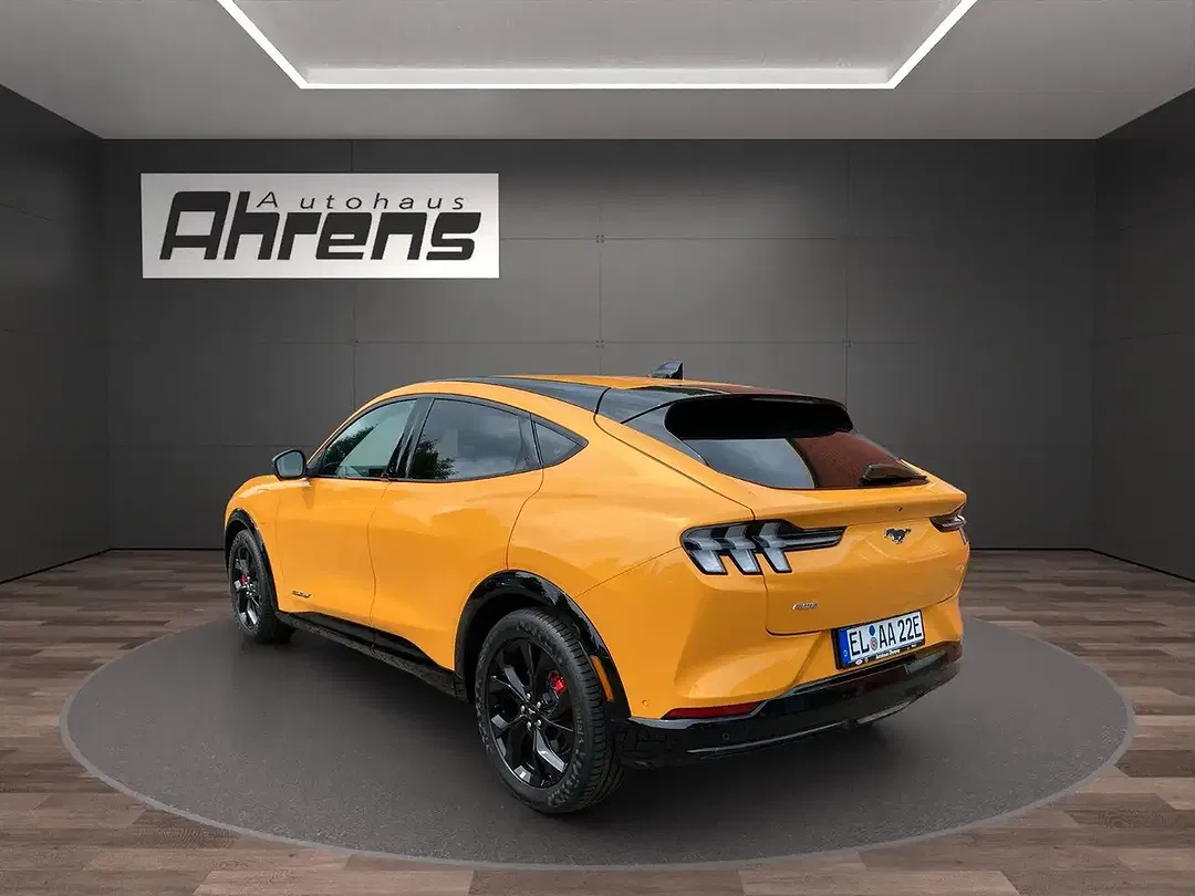 Ford Mustang Mach-E 4x4 Premium - Thumbnail 3