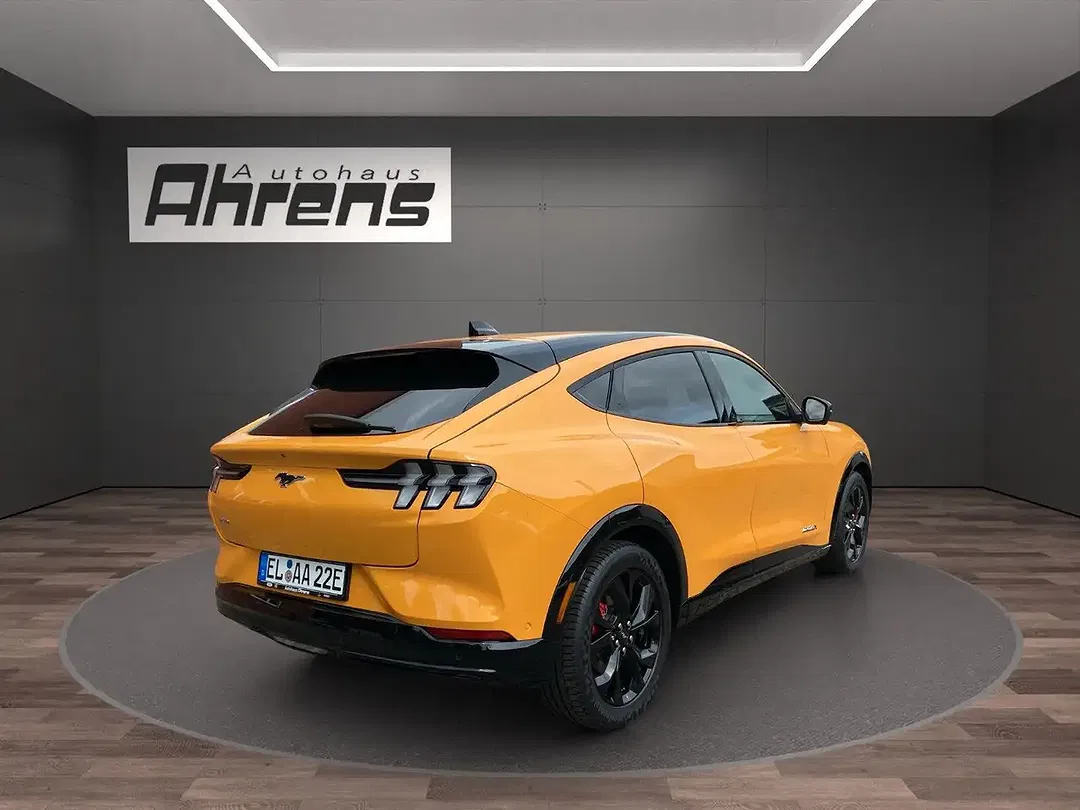 Ford Mustang Mach-E 4x4 Premium - Thumbnail 5