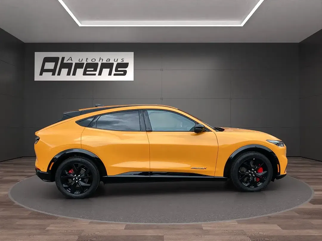 Ford Mustang Mach-E 4x4 Premium - Thumbnail 6