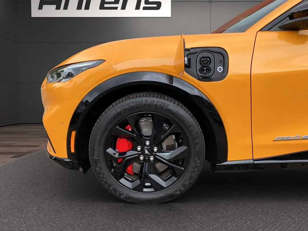 Ford Mustang Mach-E 4x4 Premium - Thumbnail 9