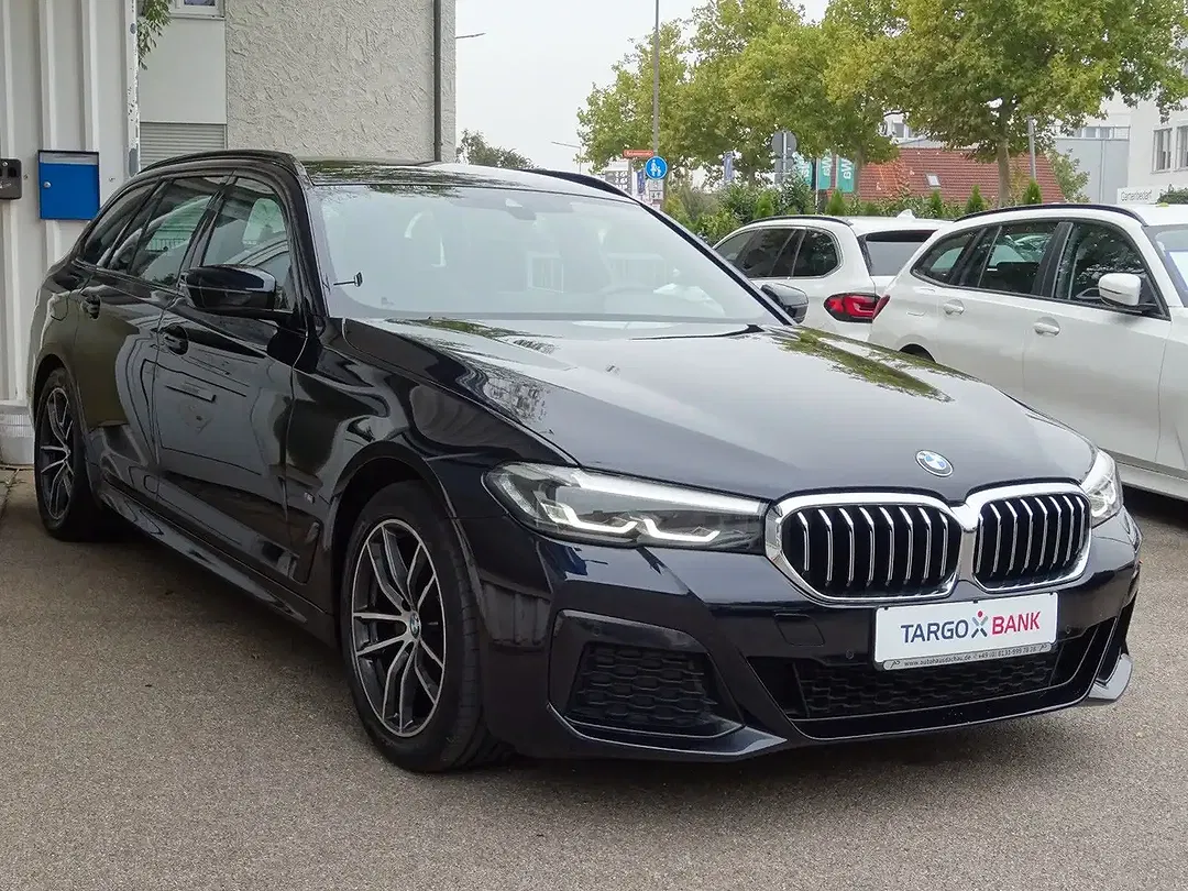 BMW 520 AUT M Touring - Thumbnail 1