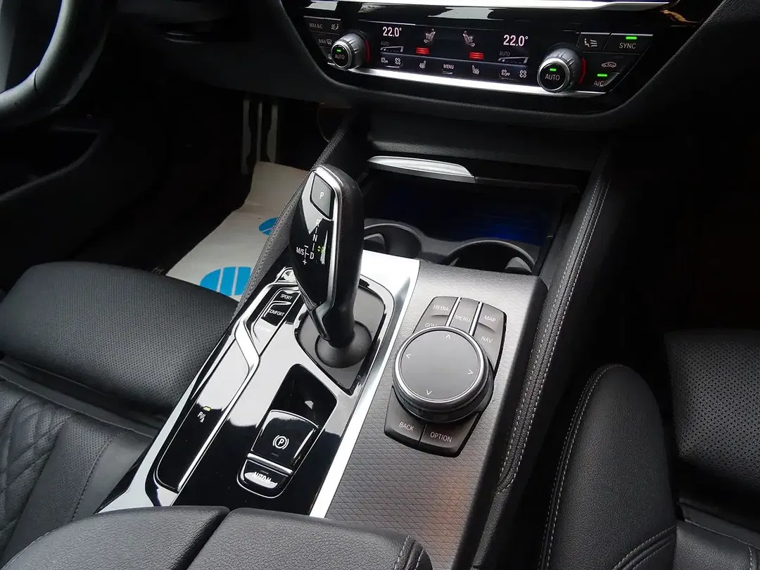 BMW 520 AUT M Touring - Thumbnail 9