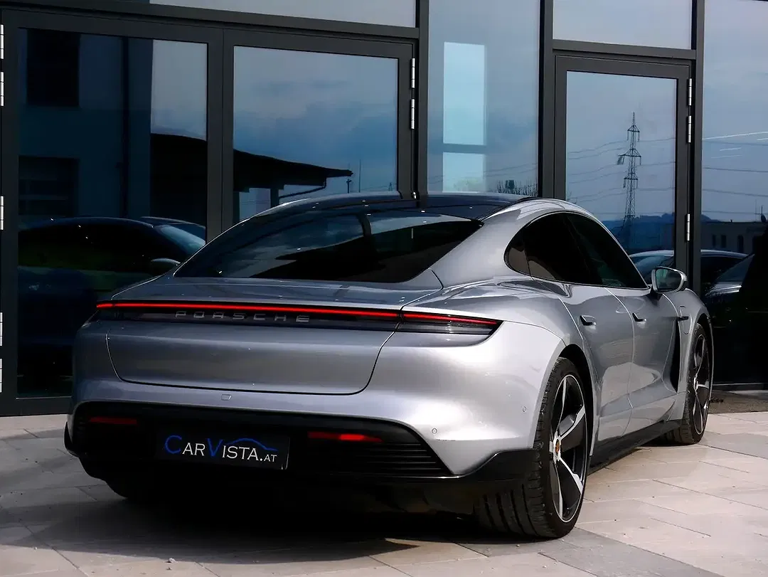 Porsche Taycan Sport Chrono Plus - Thumbnail 9