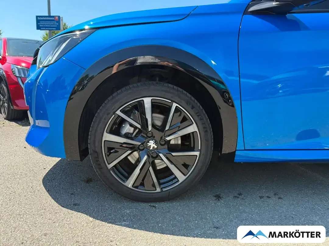 Peugeot 208 GT - Thumbnail 5