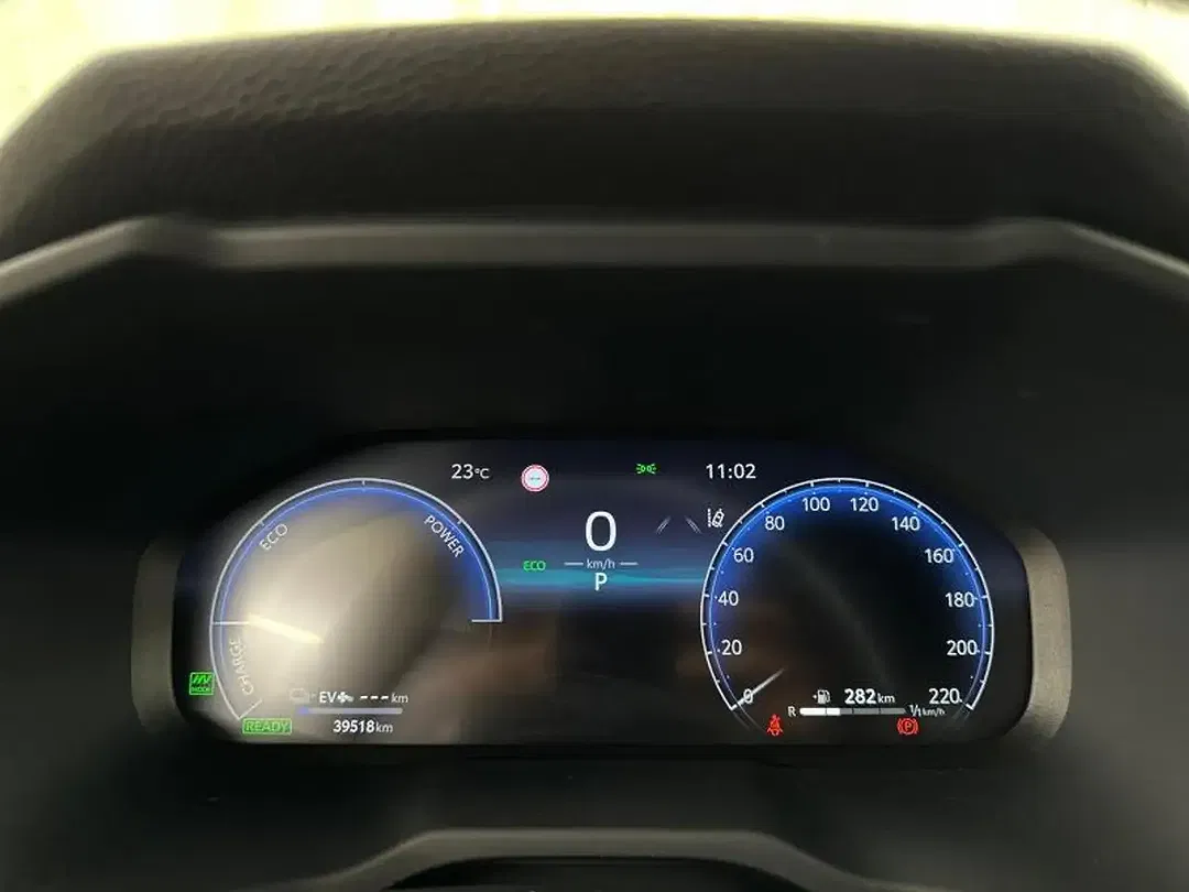 Toyota RAV 4 PHEV 4x4 Plus - Thumbnail 12