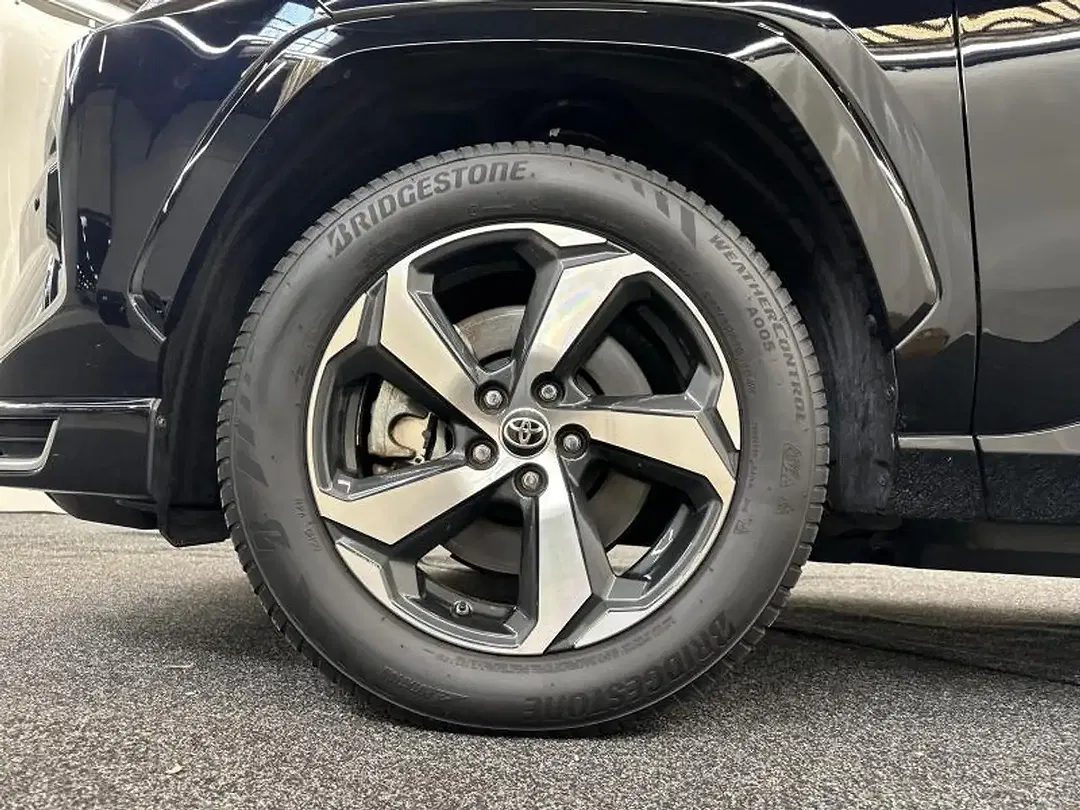 Toyota RAV 4 PHEV 4x4 Plus - Thumbnail 13
