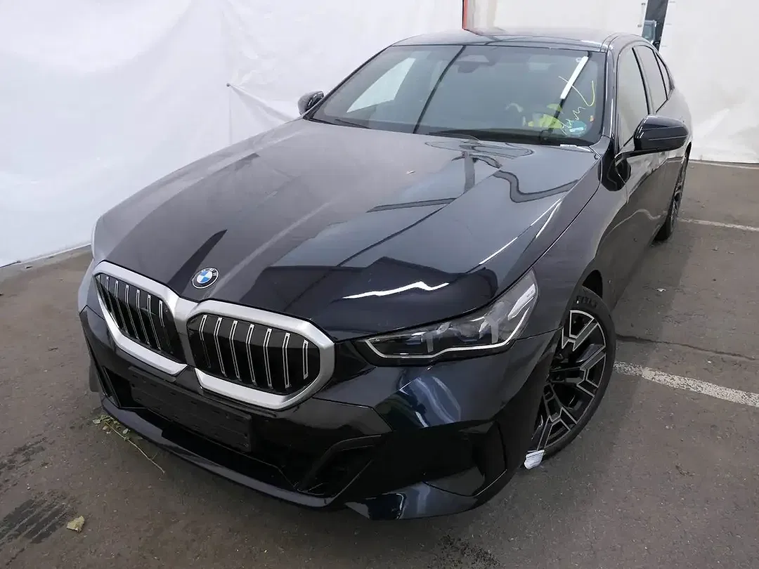 BMW 520 xDrive M Sport - Thumbnail 2