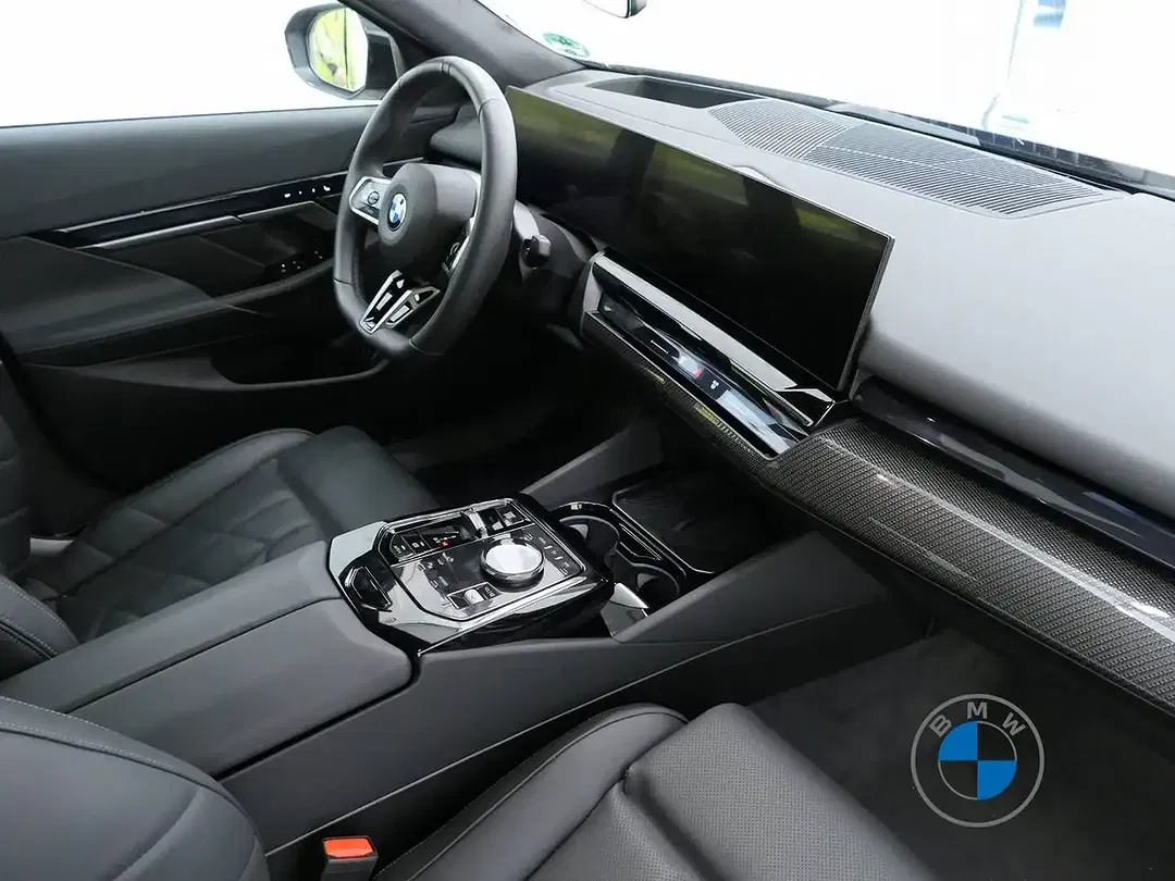 BMW 520 xDrive M Sport - Thumbnail 6