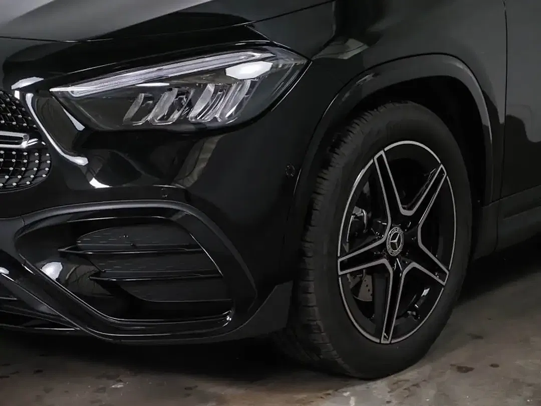 Mercedes-Benz GLA 200 AMG Line - Thumbnail 3