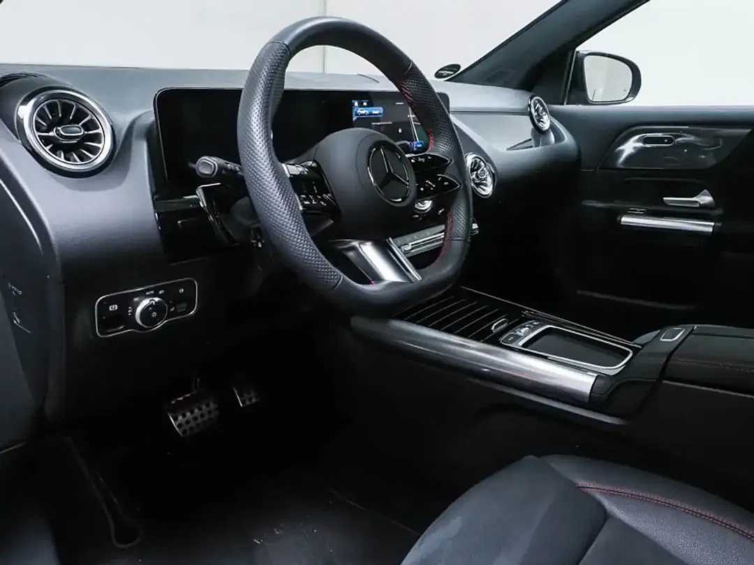 Mercedes-Benz GLA 200 AMG Line - Thumbnail 8