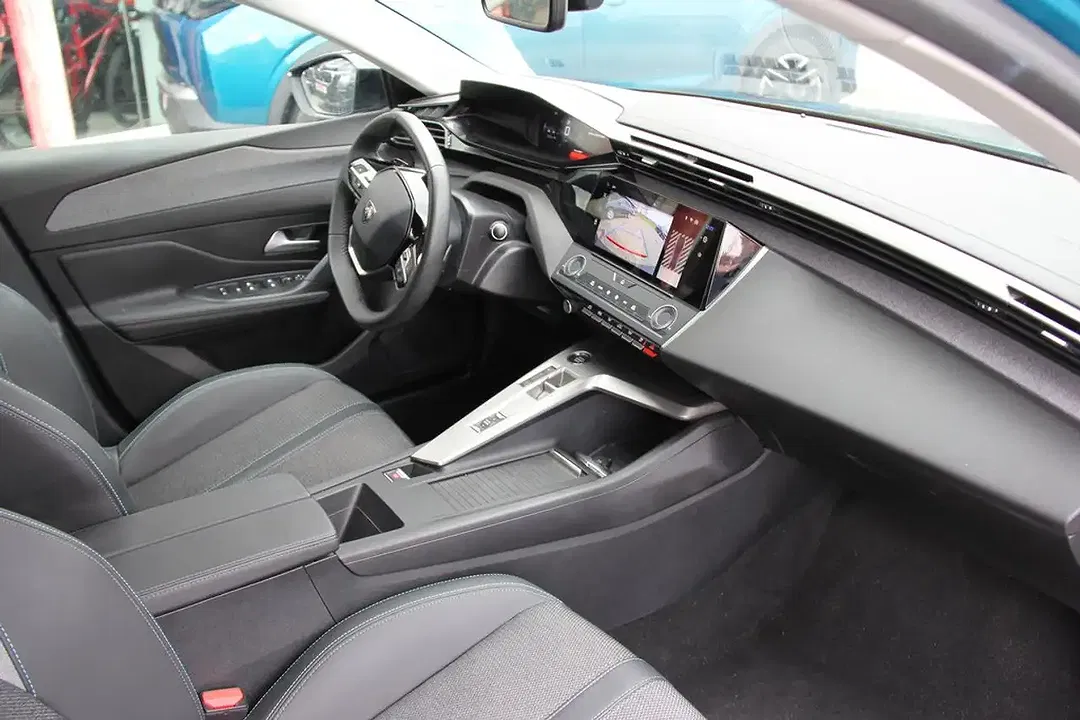 Peugeot 408 PHEV Allure - Thumbnail 6