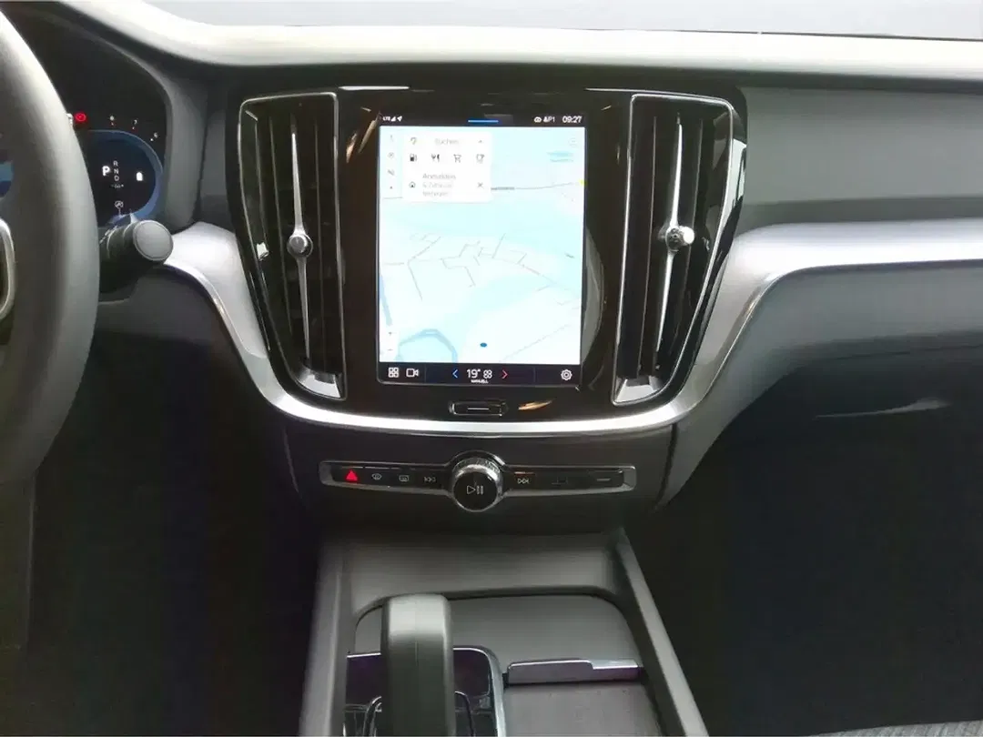 Volvo S60 MHEV Core - Thumbnail 11