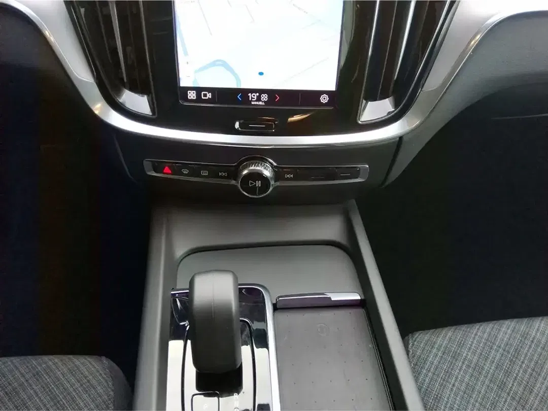 Volvo S60 MHEV Core - Thumbnail 12