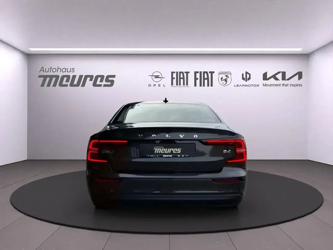 Volvo S60 MHEV Core - Thumbnail 3