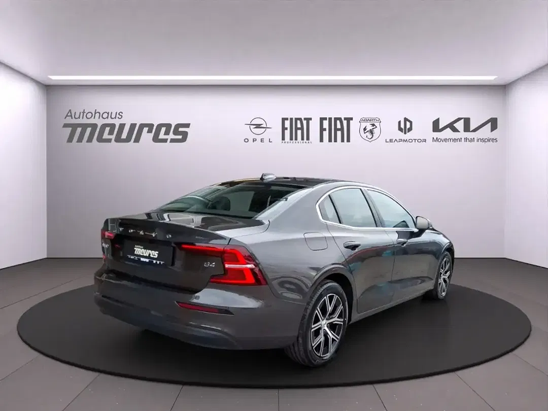 Volvo S60 MHEV Core - Thumbnail 4