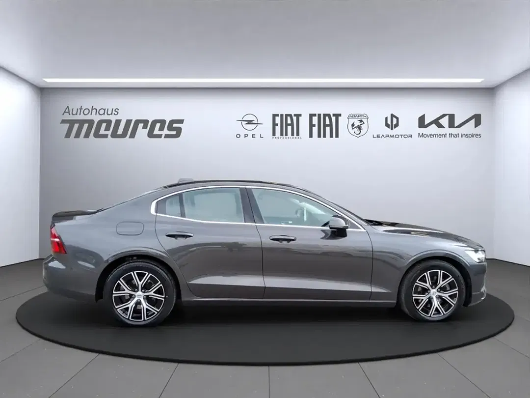 Volvo S60 MHEV Core - Thumbnail 5