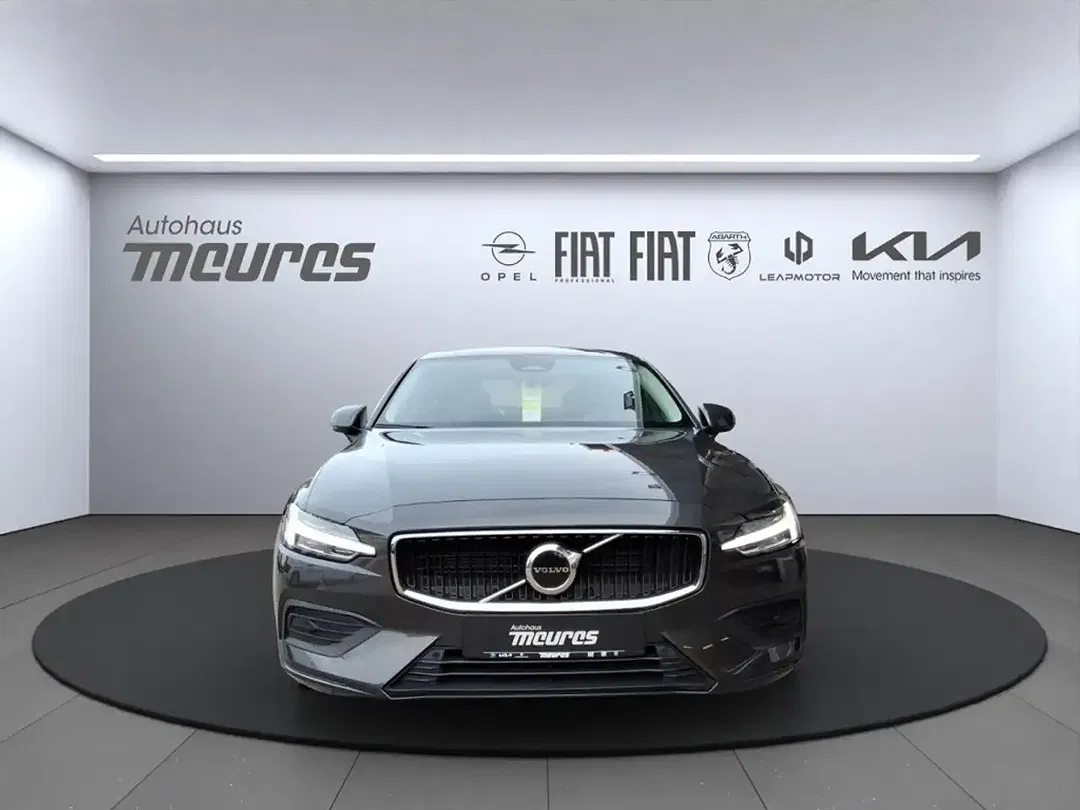 Volvo S60 MHEV Core - Thumbnail 6