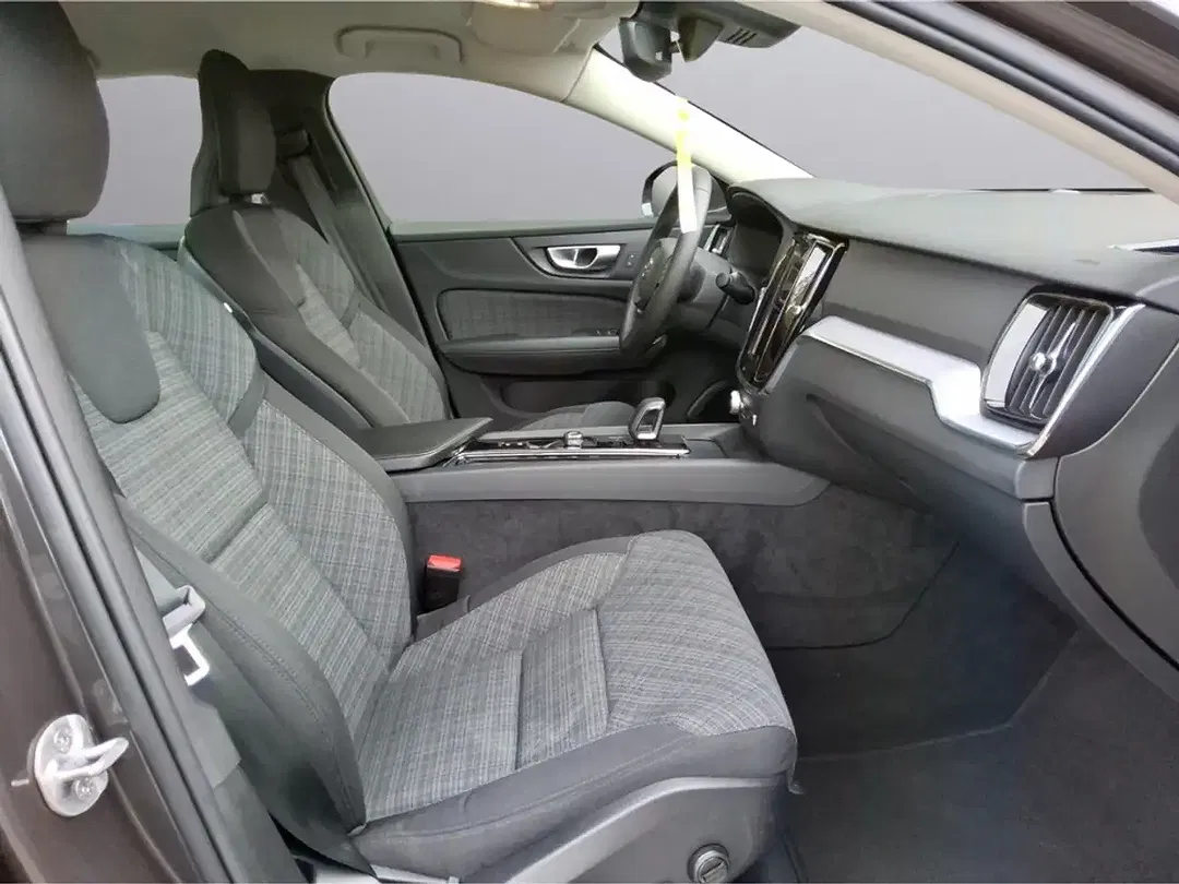 Volvo S60 MHEV Core - Thumbnail 8