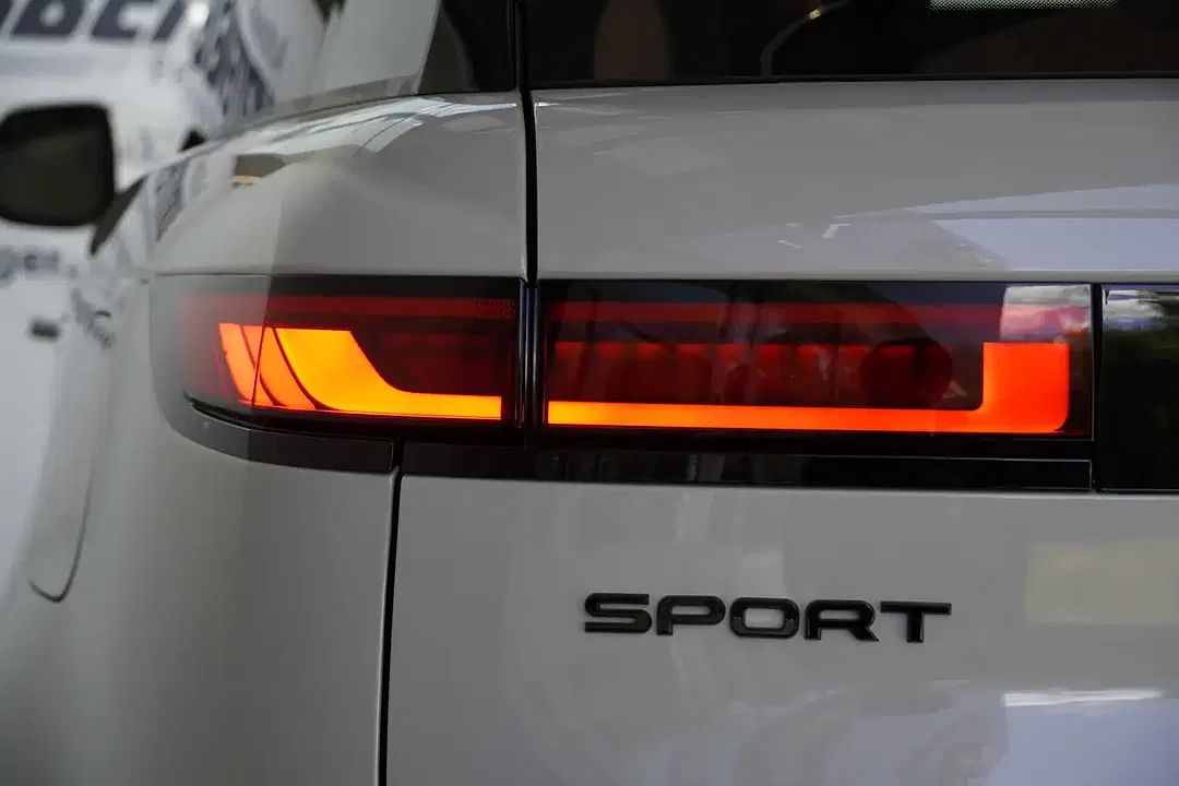 Land Rover Range Rover Sport 3.0 PHEV Dynamic SE - Thumbnail 12