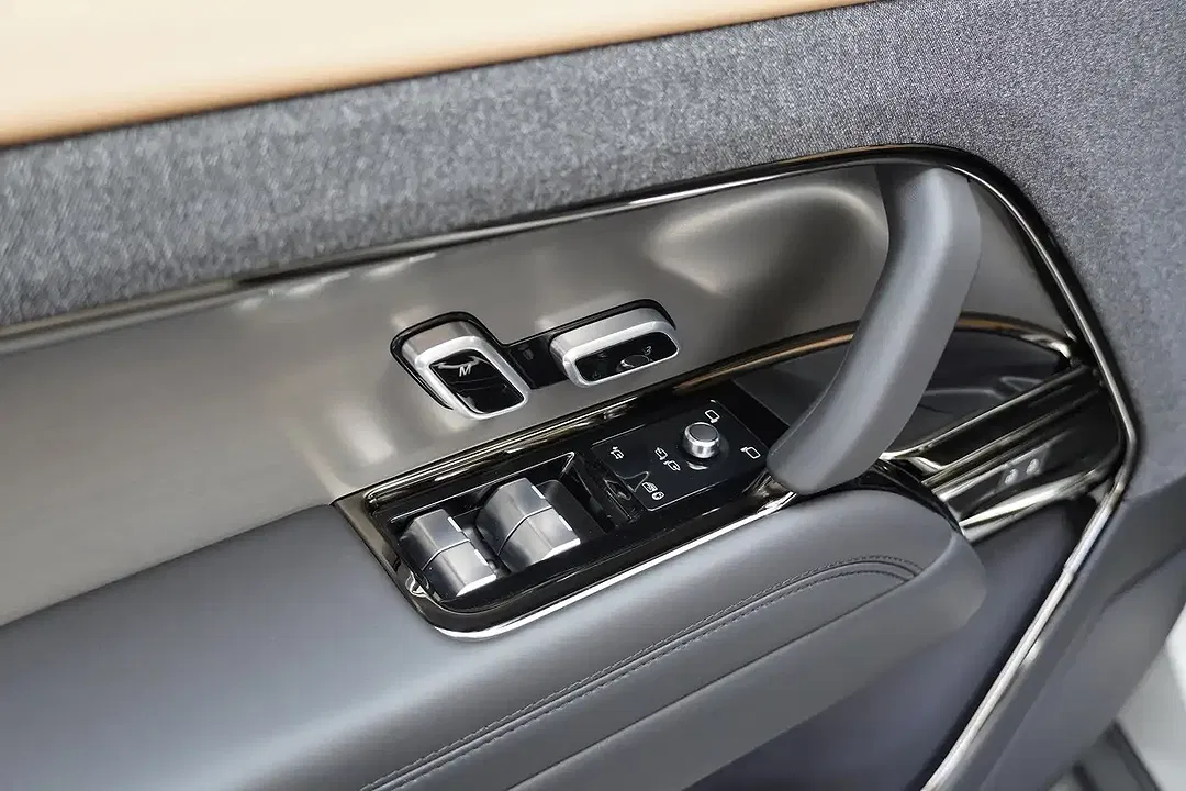 Land Rover Range Rover Sport 3.0 PHEV Dynamic SE - Thumbnail 17