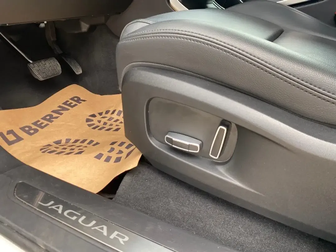 Jaguar F-Pace P400e 4x4 - Thumbnail 10