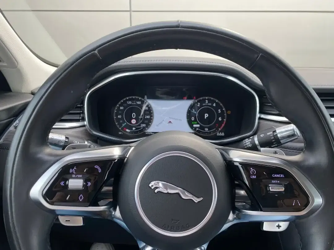 Jaguar F-Pace P400e 4x4 - Thumbnail 11