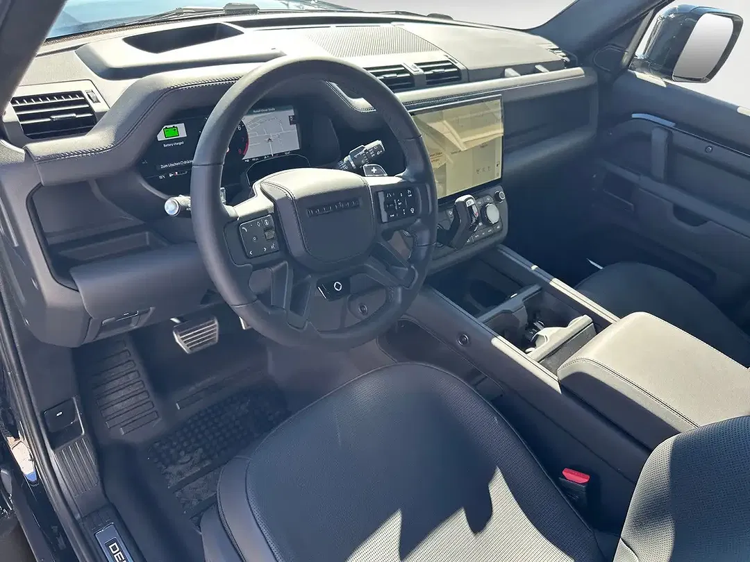 Land Rover Defender P635 OCTA Black Edition 110 - Thumbnail 5