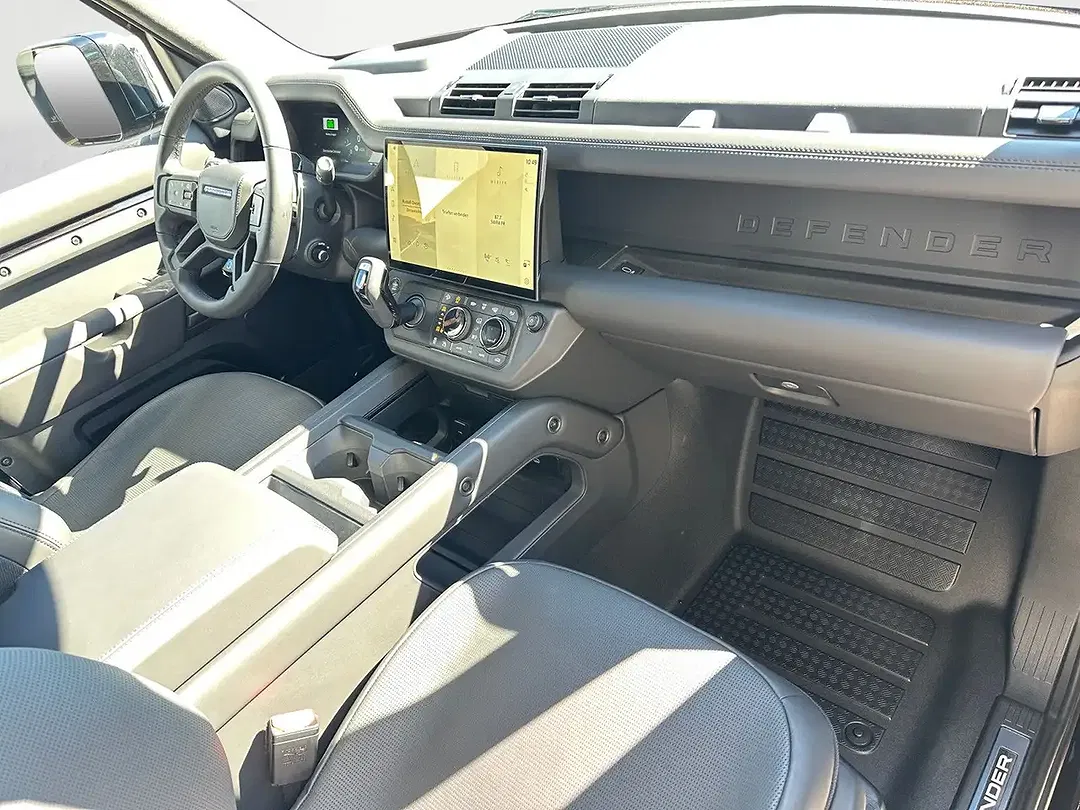 Land Rover Defender P635 OCTA Black Edition 110 - Thumbnail 6