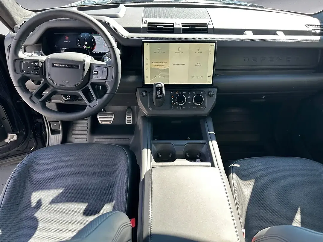 Land Rover Defender P635 OCTA Black Edition 110 - Thumbnail 8