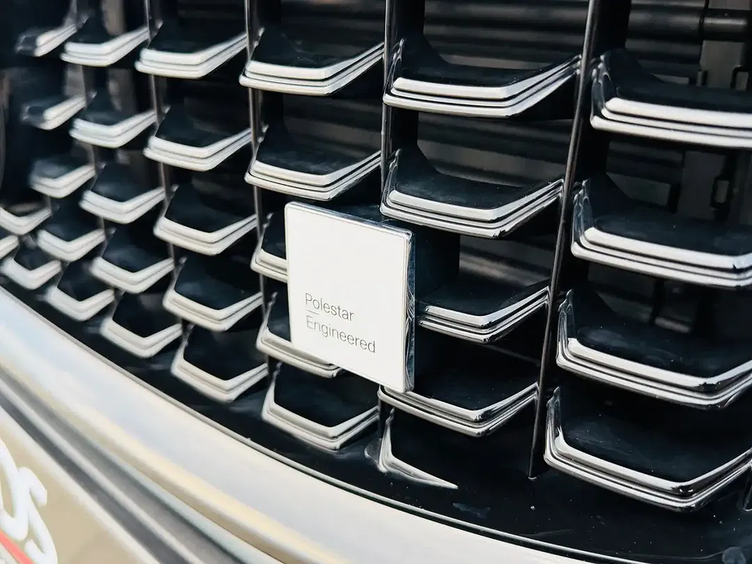 Volvo XC60 PHEV Hybrid Polestar Engineered Recharge - Thumbnail 11