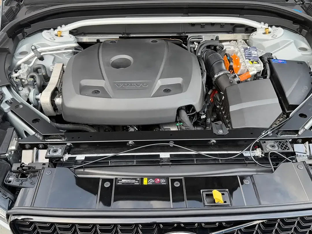 Volvo XC60 PHEV Hybrid Polestar Engineered Recharge - Thumbnail 12