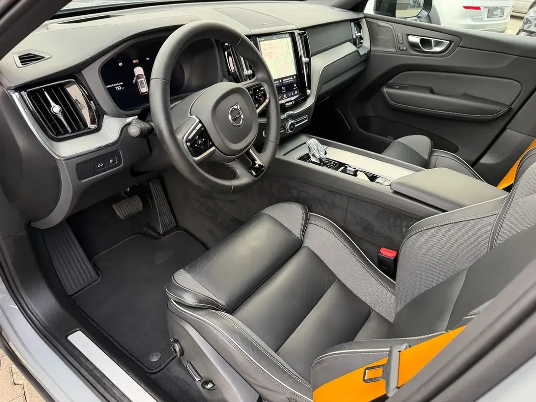 Volvo XC60 PHEV Hybrid Polestar Engineered Recharge - Thumbnail 14