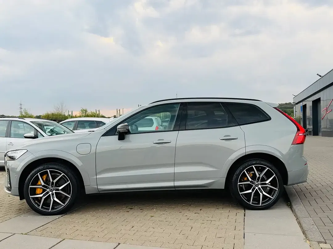 Volvo XC60 PHEV Hybrid Polestar Engineered Recharge - Thumbnail 8
