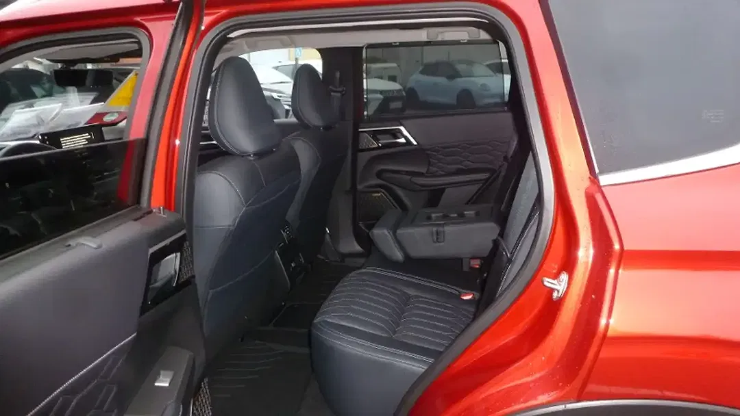 Mitsubishi Outlander 2.4 PHEV Top - Thumbnail 8