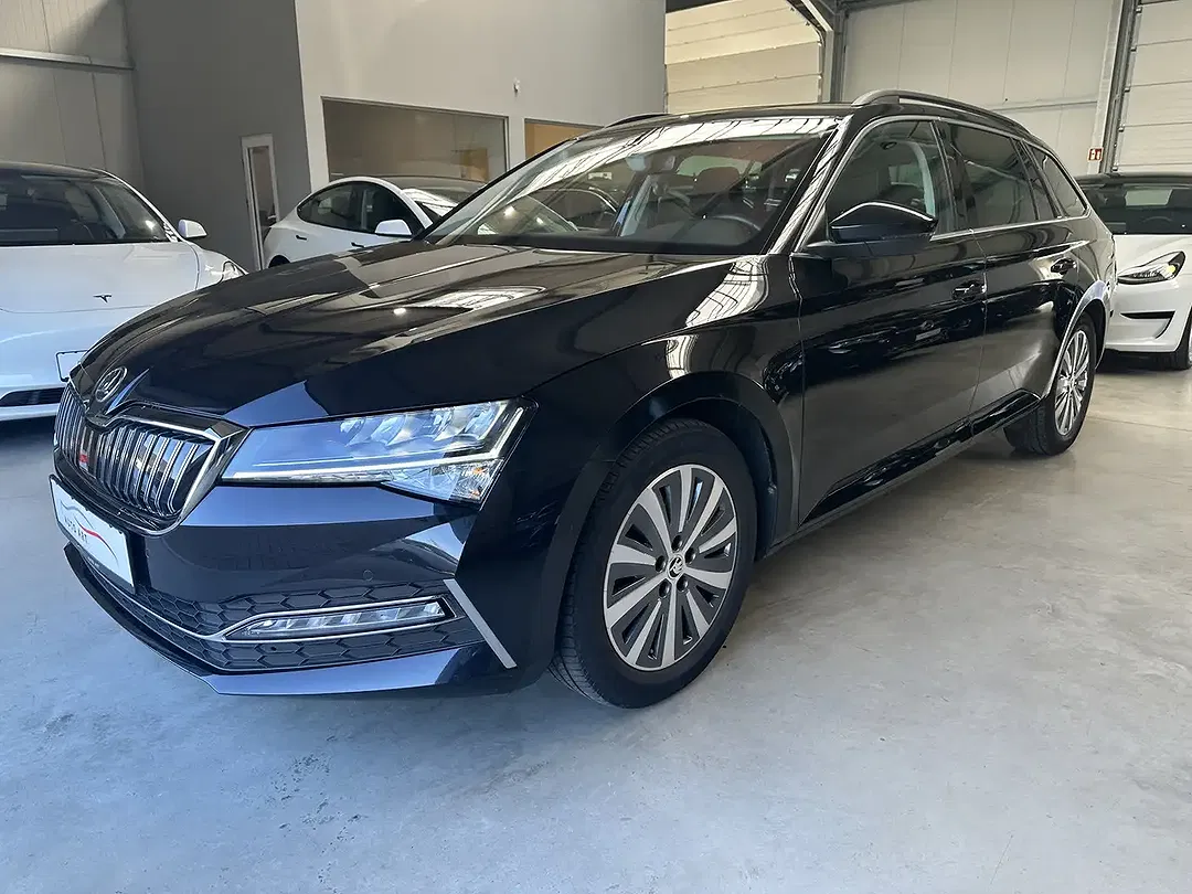 Skoda Superb iV Ambition - Thumbnail 3