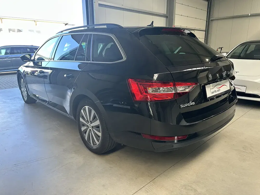 Skoda Superb iV Ambition - Thumbnail 4