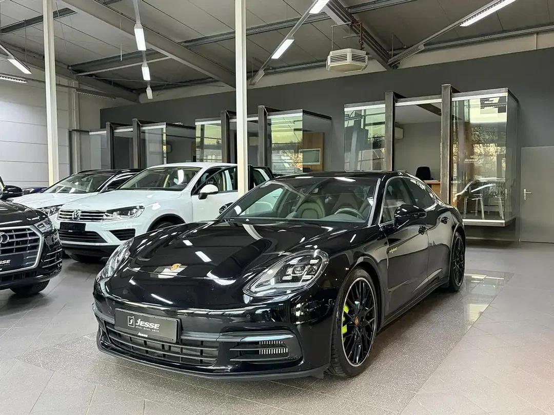 Porsche Panamera E-Hybrid 4 Sport Chrono - Afbeelding 1