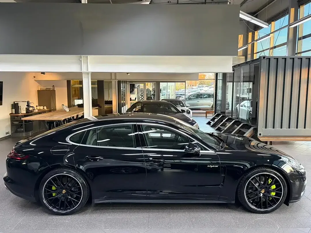 Porsche Panamera E-Hybrid 4 Sport Chrono - Thumbnail 4