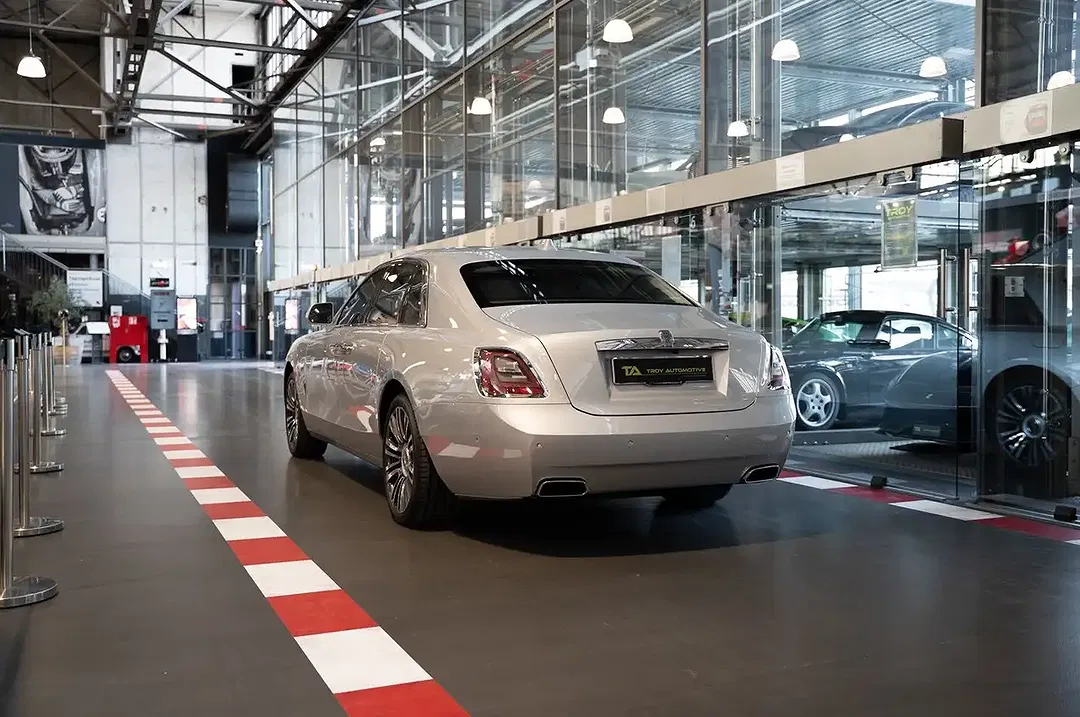 Rolls-Royce Ghost - Thumbnail 4